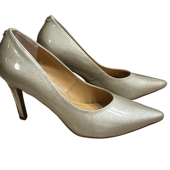 J.Renee Phoebi,women shoes,NEW, pumps,Patente Gold accent,glam,shine,event,prom - Picture 11 of 15